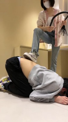 图片[6]_【桃酥S】逛街回来强迫狗舔脏鞋臭袜/鞭打 bf27142_绳缚吧