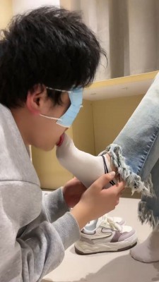 图片[8]_【桃酥S】逛街回来强迫狗舔脏鞋臭袜/鞭打 bf27142_绳缚吧