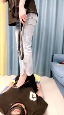 图片[4]_【兔兔大人】卑微男友求舔脏鞋 bf27640_绳缚吧