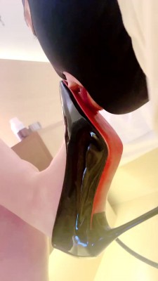 图片[5]_【杀杀】双S-骑马鞭打舔脏鞋底/虐乳啃脚皮 bf27603_绳缚吧