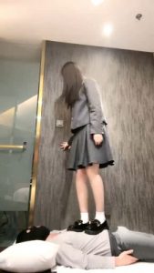 【佳奈】皮鞋白袜/长靴全体重踩踏 bf27616_绳缚吧