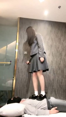 【佳奈】皮鞋白袜/长靴全体重踩踏 bf27616_绳缚吧