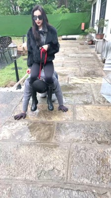 图片[3]_【沅芷大大】户外犬化骑马爬行/藤条抽/长靴踩踏 bf27596_绳缚吧
