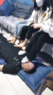 图片[10]_【精神小妹】4素人学生S-轮流原味脚深喉/踩踏/气味羞辱 bf27560_绳缚吧