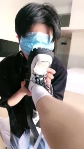 【靡兔】大学生主白袜裸足狠虐废物 bf27817_绳缚吧