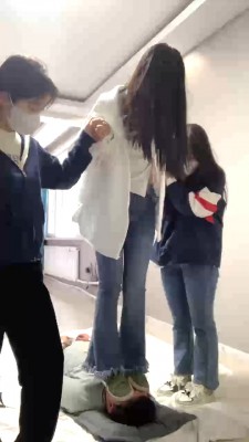 图片[2]_【精神小妹】3素人S踢踹/踩踏碾压/白袜塞嘴 bf27805_绳缚吧
