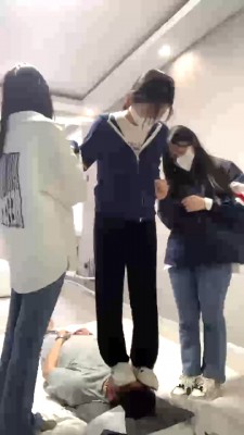 图片[3]_【精神小妹】3素人S踢踹/踩踏碾压/白袜塞嘴 bf27805_绳缚吧