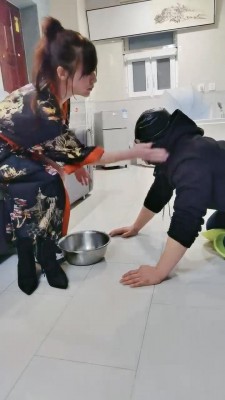 图片[7]_【魔鬼天使】晨起舔脚伺候/当化妆凳/喝漱口水/喂食 bf27756_绳缚吧