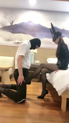 【婉儿】兔女郎黑丝高跟踩踏/耳光 bf27754_绳缚吧