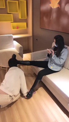 图片[3]_【槿一】卑微脚垫桌下舔鞋实录 bf27678_绳缚吧