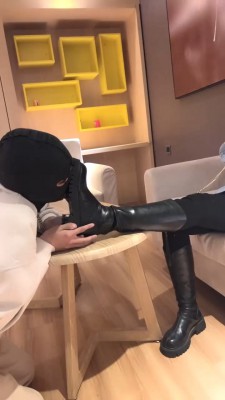 图片[5]_【槿一】卑微脚垫桌下舔鞋实录 bf27678_绳缚吧