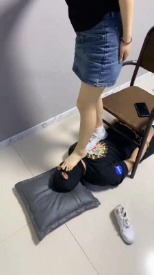 图片[6]_【调教视频】【精神小妹】强制原味呼吸/踩踏深喉/踢踹跺头_绳缚吧