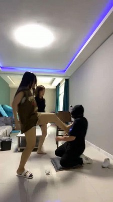 图片[7]_【调教视频】【精神小妹】强制原味呼吸/踩踏深喉/踢踹跺头_绳缚吧