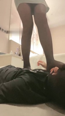 图片[4]_【调教视频】【七月大人】长腿模特S黑丝高跟踩踏_绳缚吧