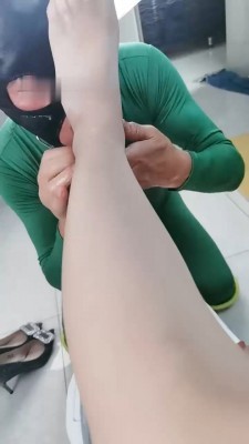 图片[3]_【调教视频】【魔鬼天使】伺候主人下班-咀嚼嘴洗丝袜/骑马_绳缚吧