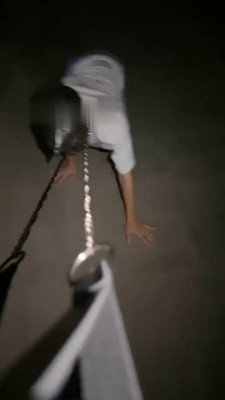图片[5]_【调教视频】【泡芙大大】深夜户外遛狗/黑丝裸足下跪闻舔_绳缚吧