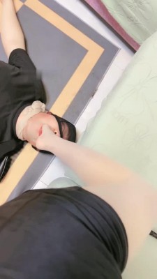 图片[7]_【调教视频】【林夕】长靴S调-奴下奴情侣-踩踏鞭抽/深喉/舔脚喂口水_绳缚吧