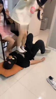 图片[6]_【橙宝】5S学生主-轮流舔鞋骑马转胯/脚踩喂食/气味羞辱 bf30594_绳缚吧