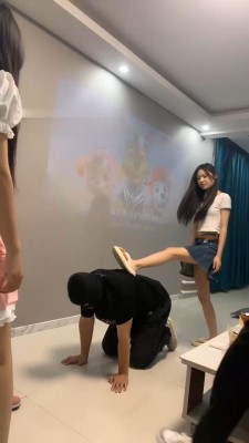 图片[10]_【橙宝】5S学生主-轮流舔鞋骑马转胯/脚踩喂食/气味羞辱 bf30594_绳缚吧