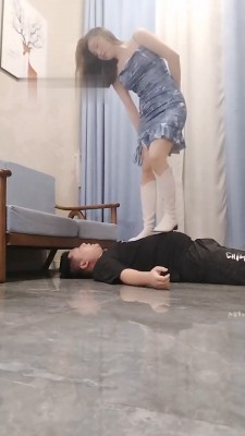 图片[2]_【调教视频】【素人星探】性感女神肉丝白靴反差调-提档全体重踩踏_绳缚吧