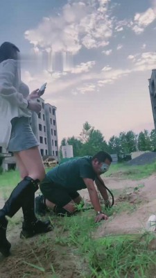 图片[4]_【调教视频】【宸宸】囚禁户外飞踹/强迫吃泥土_绳缚吧
