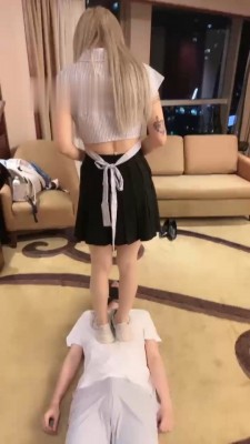 图片[3]_【调教视频】【梦樱】运动鞋白袜气味羞辱/全体重踩/脚踩喂食/提档_绳缚吧