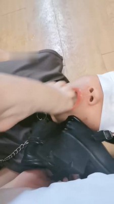 图片[3]_【调教视频】【颜颜颜主】闻舔脏鞋原味黑丝裸足_绳缚吧