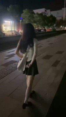 图片[4]_【调教视频】【橙宝】母畜首次-户外踢踹-黑丝深喉插吐_绳缚吧