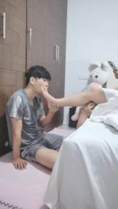 【调教视频】【浅尝lol】超强裸足深喉插吐_绳缚吧