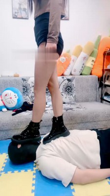 图片[3]_【调教视频】【兔兔大人】脏鞋底喂食/转胯骑马/清理短靴/踩踏_绳缚吧