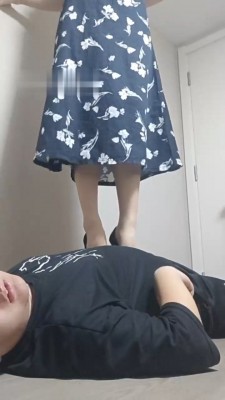 图片[8]_【调教视频】【无所吊谓】耳光夹腿/高跟全体重踩踏/丝袜脚捂脸_绳缚吧