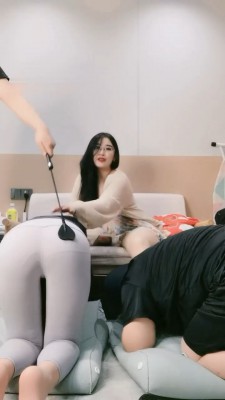【调教视频】【小羊】夫妻主VS情侣奴-肉丝脚踩/鞭打_绳缚吧