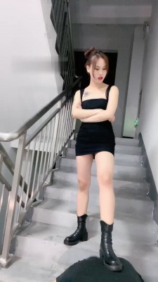 图片[7]_【盖洛】陪酒小妹楼道遛狗/脚下喂食/短靴踩踏 B2156_绳缚吧