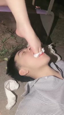 图片[12]_【饼干大大】户外-舔脏小白鞋/口吐喂食/白袜塞嘴/遛狗爬行 B2164_绳缚吧