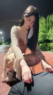 图片[4]_【佳奈】户外遛狗-小白鞋闻舔踩踏/掐乳/胯下乳 B2289_绳缚吧