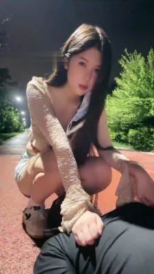 图片[6]_【佳奈】户外遛狗-小白鞋闻舔踩踏/掐乳/胯下乳 B2289_绳缚吧