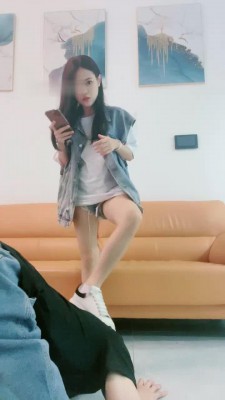 图片[2]_【甜一】小白鞋碾狗爪/踩跺鞋底擦舌头/深喉插出血【完整版】_绳缚吧