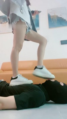 图片[4]_【甜一】小白鞋碾狗爪/踩跺鞋底擦舌头/深喉插出血【完整版】_绳缚吧