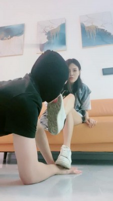 图片[5]_【甜一】小白鞋碾狗爪/踩跺鞋底擦舌头/深喉插出血【完整版】_绳缚吧