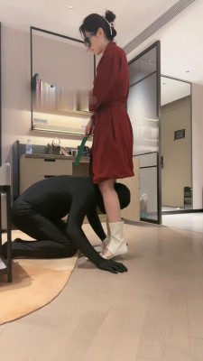 图片[3]_【沅芷大人】家奴起床必修课/当化妆凳/鞋底耳光sp_绳缚吧