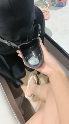 【沅芷大人】家奴的一天-刑具喂口水/短靴裸足闻舔_绳缚吧