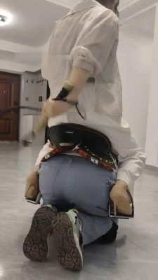 图片[2]_【辣姐】马具骑乘鞭打/骑着擦地/鞭打/深喉耳光/舔脚_绳缚吧
