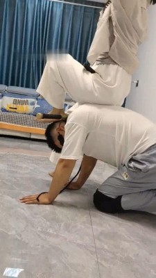 图片[10]_【辣姐】马具骑乘鞭打/骑着擦地/鞭打/深喉耳光/舔脚_绳缚吧
