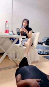 【安琪】桌下视角-超臭白棉袜气味羞辱_绳缚吧