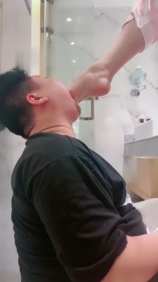 图片[10]_【长沙雪王】绿帽伺候女友起床洗漱 B2217_绳缚吧