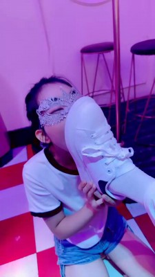 图片[3]_【爱神】KTV母畜-舔小白鞋白袜/吃呕吐物_绳缚吧