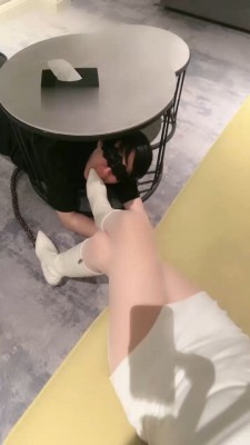 图片[6]_【简一】车模S-桌底舔脏鞋/长靴全体重踩踏_绳缚吧