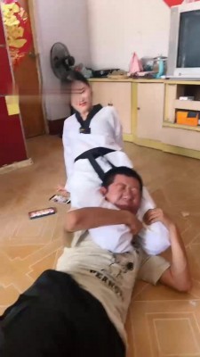 图片[8]_【孤傲女帝】爆踹狗头/各种腿绞/脚耳光/脚踩窒息_绳缚吧