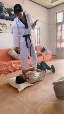 图片[9]_【孤傲女帝】爆踹狗头/各种腿绞/脚耳光/脚踩窒息_绳缚吧
