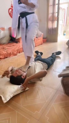 图片[11]_【孤傲女帝】爆踹狗头/各种腿绞/脚耳光/脚踩窒息_绳缚吧
